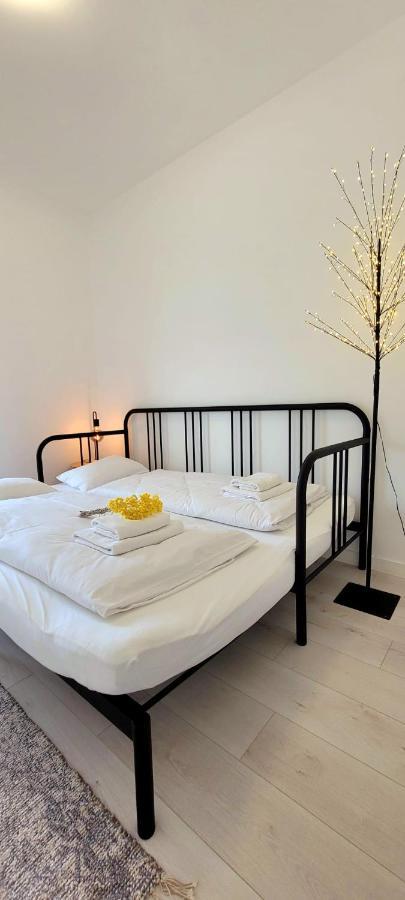 Bast 17 Dom Duzy Parking , Mandoria , Ptak , 2 Sypialnie Lub 1 Sypialnia, Taras , Autostrada A1, Kalinowskiego 17E Wifi Lodž Exteriér fotografie